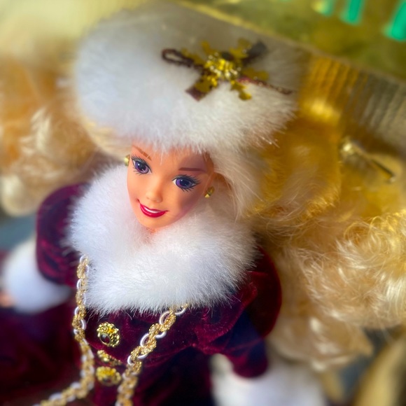 Mattel 1996 Happy Holidays Barbie